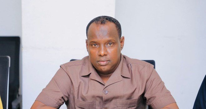 Guddoomiyaha degmada Hodan oo mar kale dib ugu soo laabtay xafiiskiisa, kadib tallabo uu qaaday…..