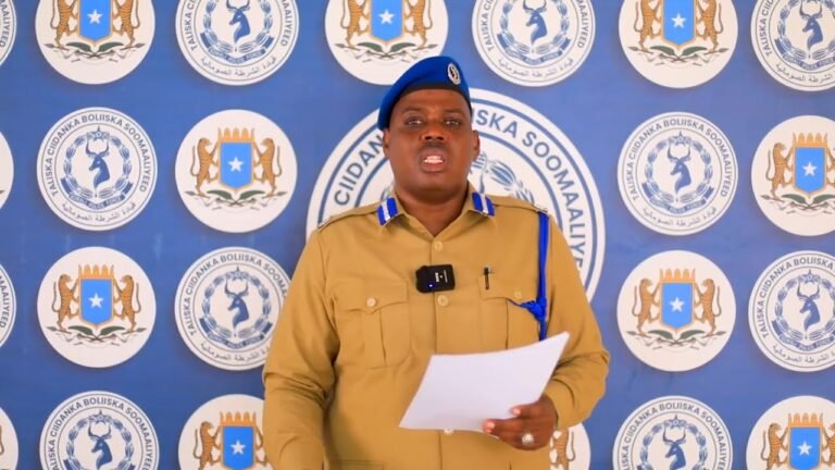 Mogadishu police arrest traffic officer for killing auto-rickshaw operator.