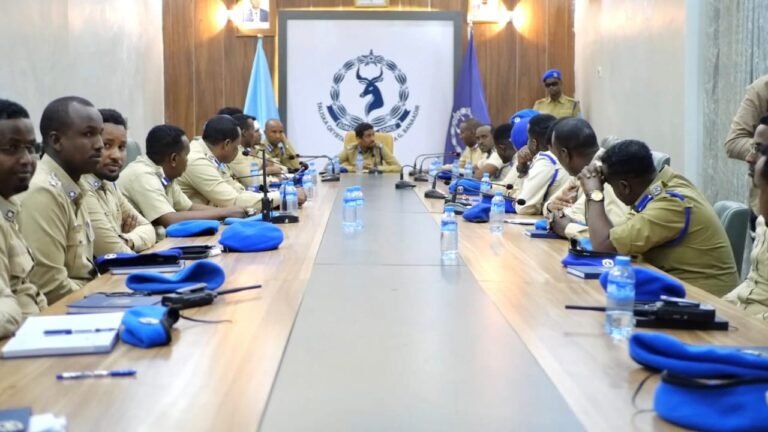 {DAAWO SAWIRADA} Taliyaha Booliska oo kormeeray Xarunta Dambi Baarista Ciidanka Booliiska ee CID