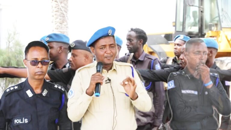 {DAAWO MUUQAALKA} Cutubyo ka tirsan Ciidanka Booliska oo loo sharaxay muhiimadda Salaadda iyo ilaalinteeda.