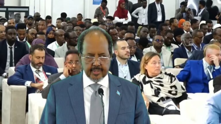 {DAAWO MUUQAALKA}  Madaxweyne Xasan sheekh “Tacbashada Beeraha Dalka iyo Dadka ayey muhiim u tahay.