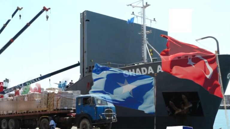 {DAAWO MUUQAALKA} Markab gargaar wada oo dowladda Turkigu Soomaaliya ugu deeqday.