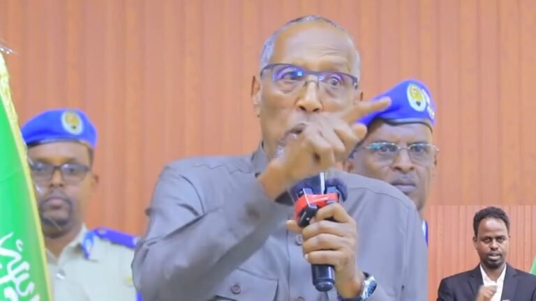 {DAAWO MUUQAALKA}  Muuse Biixi Oo Lahadlay Ciidanka Boliiska Somaliland