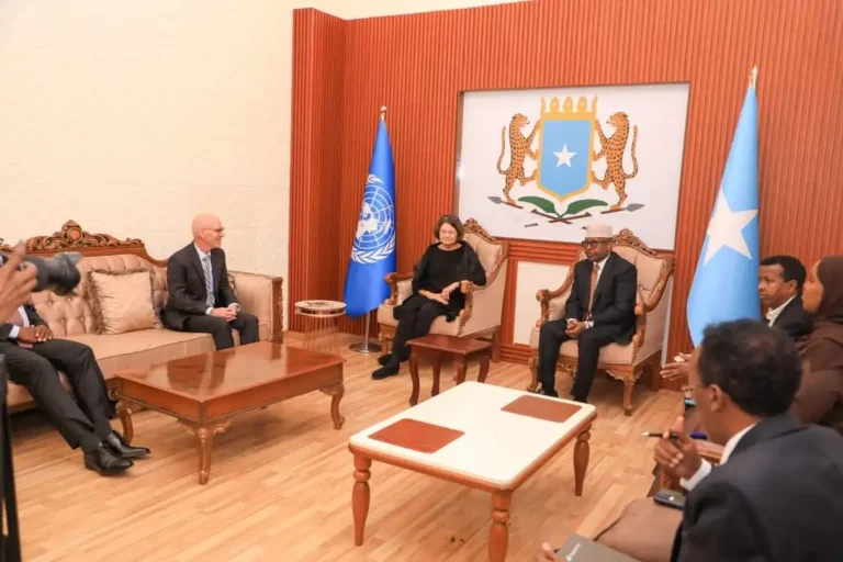 Wafdi Ka Socday Qaramada Midooway oo Gaaray Muqdisho