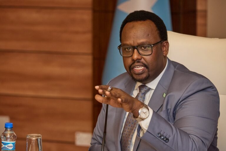 Deg Deg. Salah Jaamac oo ka jawaabay xil ka qaadistii lagu sameeyay ee Aqalka sare.