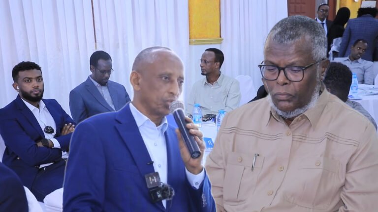 {DAAWO MUUQAALKA}  Shir aqoon-isweydaarsi ah oo ku saabsan fahamka Sharciga oo ka furmay muqdisho