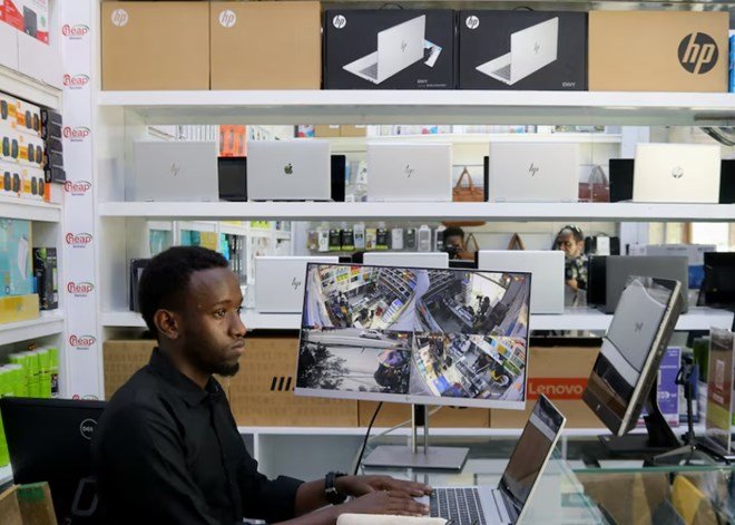 Somalia security cameras aim to cut al Shabaab attacks but militants fight back.