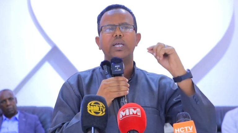 {DAAWO MUUQAALKA} Waynu is Dhaafineynaa Madaxda Kulmiye Siyaasi Mustafe Cumar
