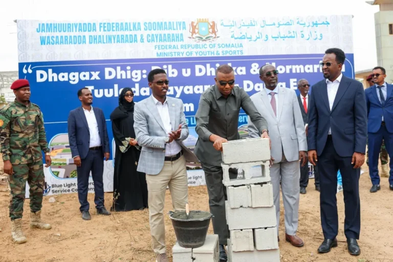 {DAAWO SAWIRADA} RW Xamse oo dhagax dhigay Dib u dhiska Tuulada Ciyaaraha