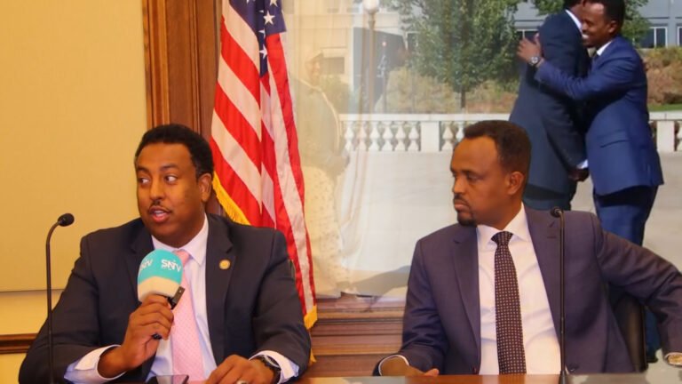 {DAAWO MUUQAALKA} Xildhibaano ka tirsan Mareeykanka oo soo dhaweeyey Wafdi ka socda Soomaaliya.