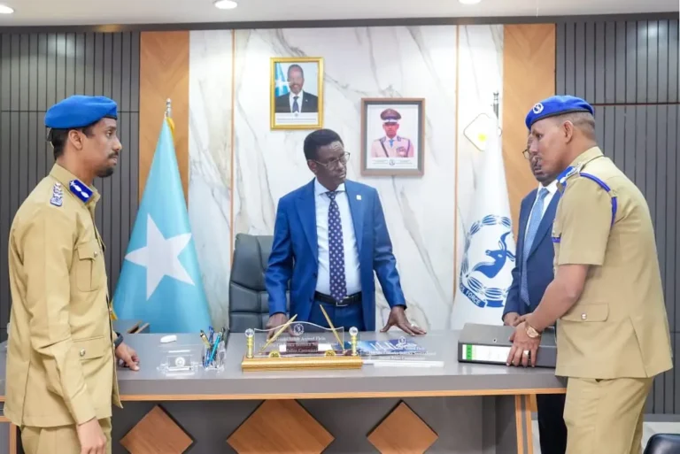 Taliyaha Cusub ee Booliska Soomaaliya oo Xilka Lagu Wareejiyay