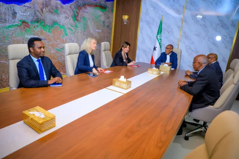 Muuse Biixi oo kulan xasaasi ah la qaatay Karin Johansson