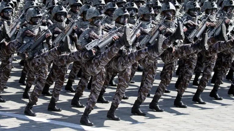 Maxeey Yihiin ciidamo halis ah oo la geeyay dalka Ruushka uu ka walaacsan  Mareykanka?