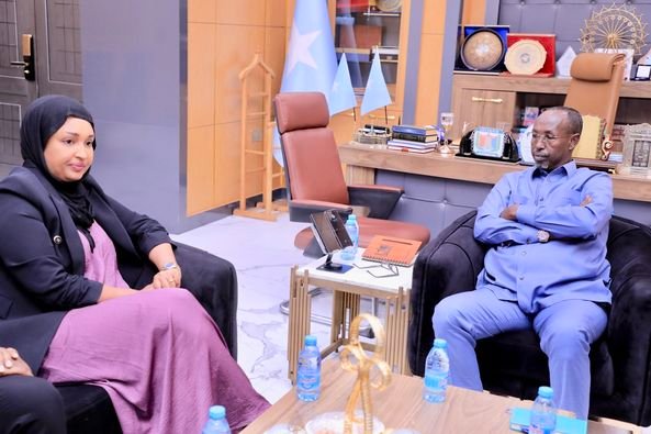 Maxeey Ka Wada Hadleen Madaale iyo Amb Khadiija Mohamed Al-makhzoumi?