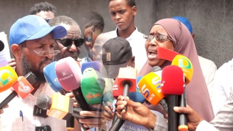 {DAAWO MUQAALKA} Macalimiin Banaanbax ka hor dhigay wasaaradda Waxbarashada ee Isgoyska Soobe.