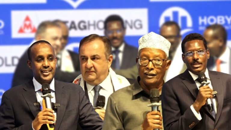 {DAAWO MUQAALKA} Munaasabad lagu saxiixayey heshiiska dhismaha dekadda Hobyo oo Muqdisho lagu qabtay.