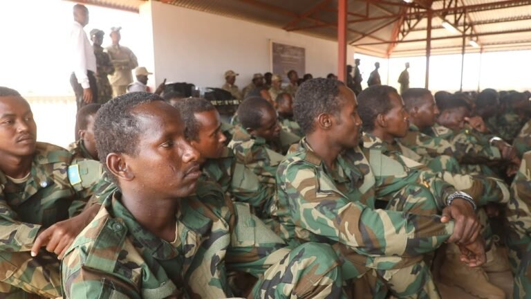 {DAAWO MUUQAALKA} Waxaan idiin-ka rabnaa in aad wax ka badashaan dagaalka socda”Taliyaha xooga dalka”