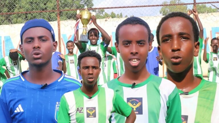 {DAAWO MUQAALKA} Kooxda FC Laabdheere oo soo bandhigtay koobkii ay ku guulaysteen.