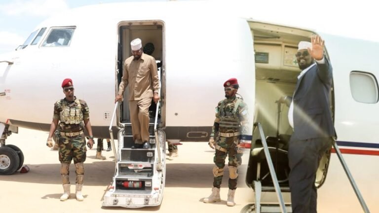 {DAAWO MUQAALKA} Axmed Madoobe oo isaga baxay Shirka Golaha Wadatashiga Qaranka