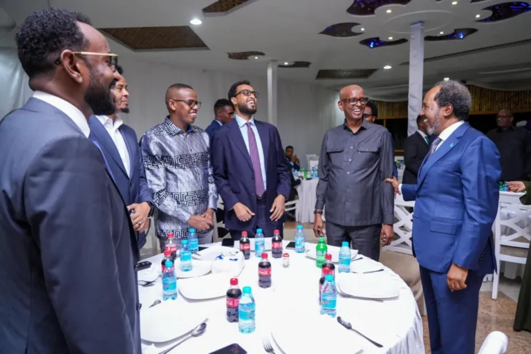 Maxeey Yihiin Waxa uu Ka Codsaday MD Xasan Baarlamaanka?