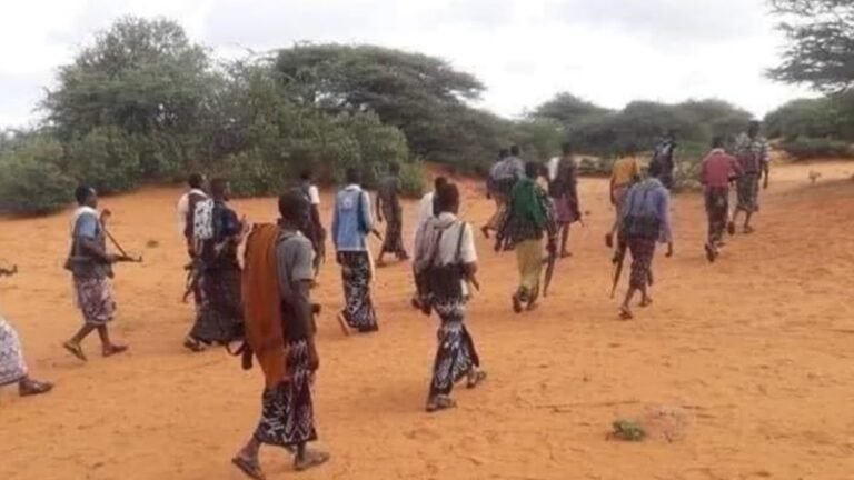 {DAAWO MUQAALKA} 11 qof ayaa lagu dilay Dagaal beeleed ka dhacay degaan hoos yimaada Dhuusomareeb.