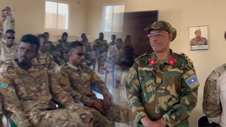 {DAAWO MUQAALKA} Ciidamo tababar loogu soo gabagabeeyey Magaalada Kismaayo