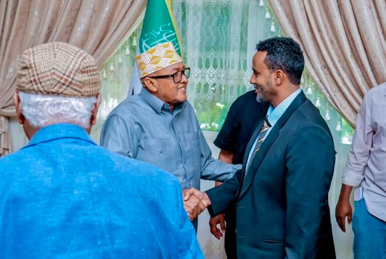 Maxeey Ka wada hadleen Madaxweyne Ciro iyo Xubnaha Komiishanka Doorashooyinka.?