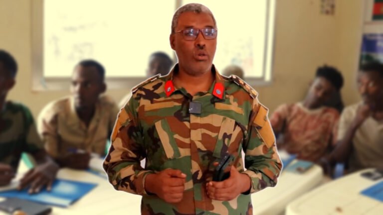 {DAAWO MUQAALKA}  Cutubyo ka tirsan Ciidanka Xoogga Dalka oo lasiyay tababar ku saabsan ilaalinta xuquuqda aadanaha.