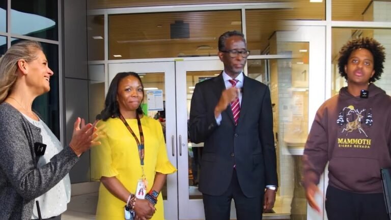 {DAAWO MUQAALKA} Danjiraha Mareykanka oo booqday qaar kamid ah xarumaha wax barasho ee Gobolka Minnesota.