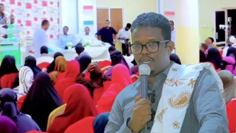 {DAAWO MUUQAALKA} Duqa Degmada Gaalkacyo oo fariin adag udiray dadweynaha kunool xaafaddaha kala duwan ee Gaalkacyo.