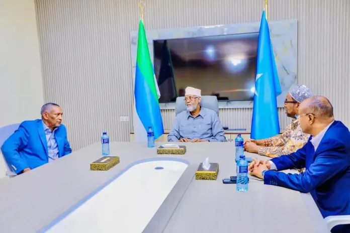 Dowladda Soomaliya oo ergo dhexdhexaadiyayaal ah udirtay Madaxwaynaha Jubaland.