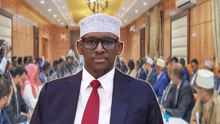 {DAAWO MUQAALKA} Masuulkii Sadaxaad oo Muda Isbuuca Gudahiisa Iska Casilay Xukuumadda Danqaran