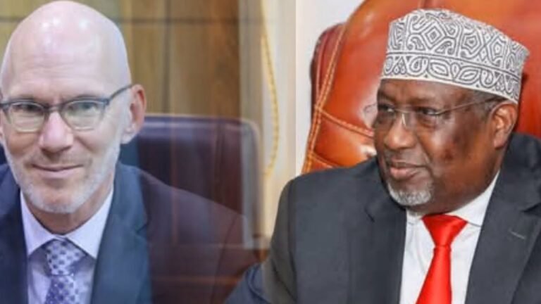 {DAAWO MUQAALKA} Maxay ka Wada hadleen Guddoomiye Aadan (Madoobe) iyo James Swan.