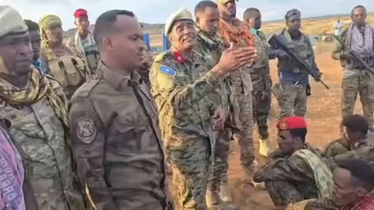 {DAAWO MUQAALKA}  G- Xasan Ciraaqi”Qoryaha aan wadano waxay kusii jeedaan AS, ee cid kale duulaan kuma nihin”