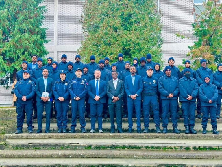 {DAAWO SAWIRADA} Saraakiil Ka tirsan Booliiska Soomaaliya oo Tababar loogu So xiray dalka Serbia.