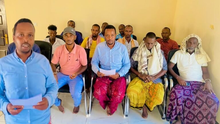 {DAAWO MUQAALKA}  Shir looga Hadlayay Dib udhiska Degmada Feerfeer Soomaaliya oo Lagu qabtay Degmadaasi.