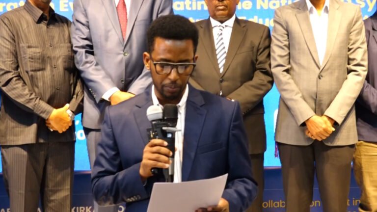 {DAAWO MUQAALKA}  Wasaaradda Waxbarashada oo shaaciyay in ardayda ay si bilaash ah ku helayaan Kaarka Aqoonsiga.