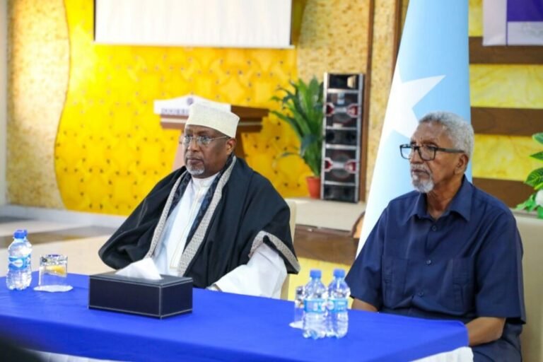 WAR DEG DEG AH: Gudigii Diyaarinlahaa xeerarka doorashooyinka, Ururada iyo Xisbiyadda oo La magacaabay.