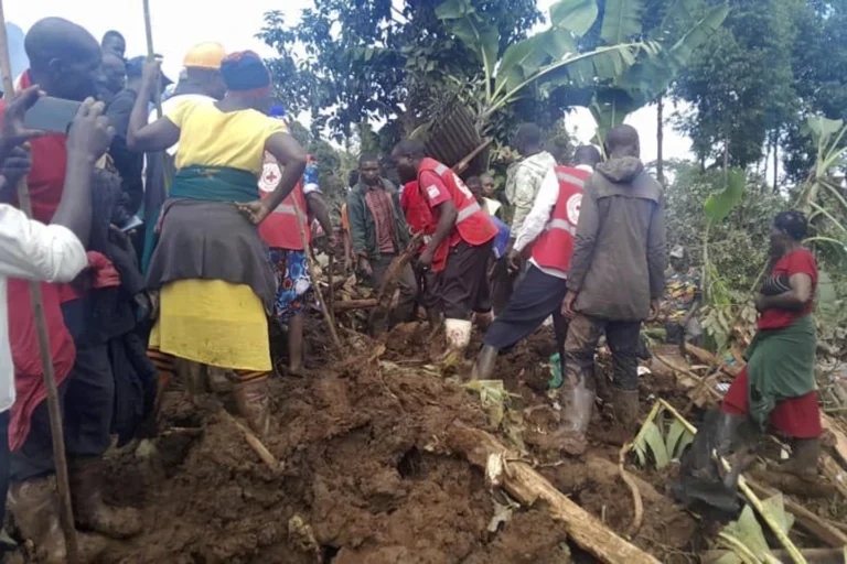 Ugu yaraan 15 qof ayaa ku dhintay ka dib dhul go’ ka dhacay bariga Dalka Uganda