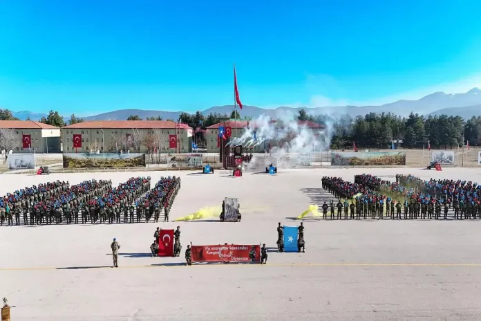 Ciidamo cusub oo Kumaandoos ah oo loo tababaray Soomaaliya.