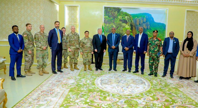 Maxeey ka wada hadleen Madaxweynaha Somaliland Safiirka Maraykanka Soomaaliya iyo Taliska AFRICOM?