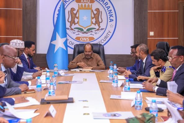 {DAAWO SAWIRADA} Madaxweyne Xasan Shiikh oo Dgniin adag ka soo saaray Falalka Maalginta Argagixisada.