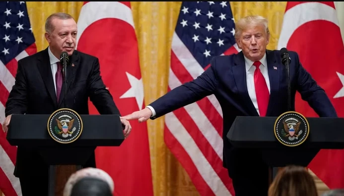 Trump oo amaan kala dul dhacay Erdogan