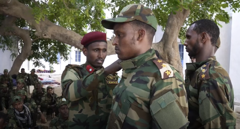 Dowladda Soomaaliya oo dalacsiisay saraakiisha ciidamadii ka soo goostay Jubbaland.