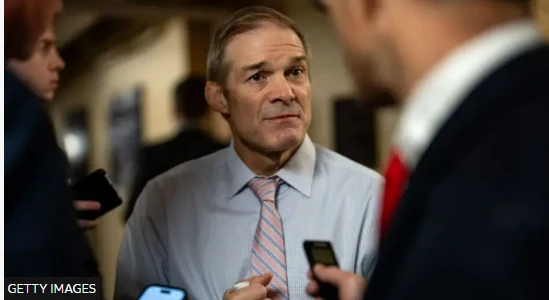 Tartan adag oo ka taagan hoggaaminta Aqalka Wakiillada Maraykanka.