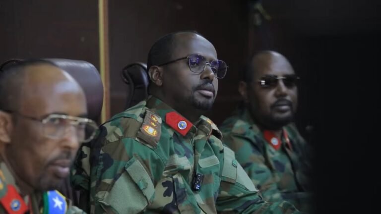 {DAAWO MUQAALKA} Maxkamadda Ciidamada oo Gacanta kusoo dhigay Ganacsato Daroogo ka dhoofinayey Muqdisho.