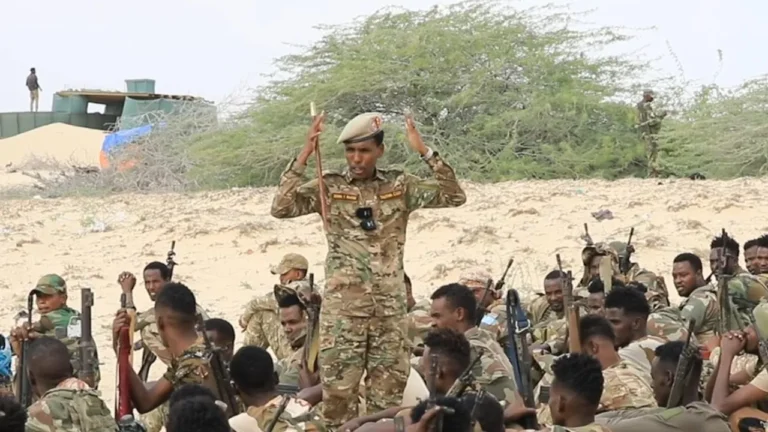 {DAAWO MUQAALKA} Gen, ”Odawaa waa inaad u Diyaar Garowdaan Dagaal Dalka iyo Dadka looga saarayo AS”