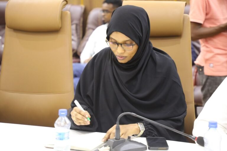{DAAWO SAWIRADA} Guddoomiyaha Guddiga Fatahaada oo Kulan ka yeeshay Saameynta Fatahaadaha ku dhuftay Hirshabelle