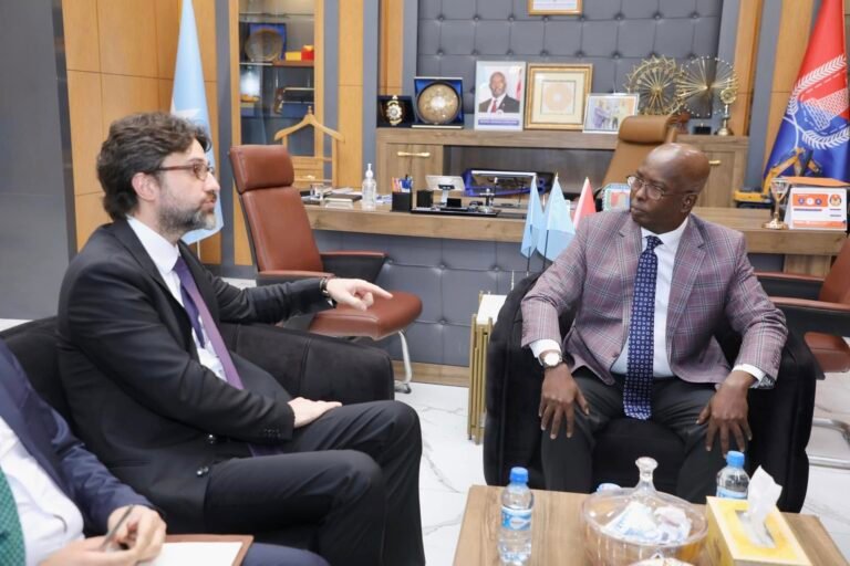 { DAAWO SAWIRADA} Duqa Muqdisho oo Qaabilay Safiirka Turkiga u Fadhiyo Soomaaliya