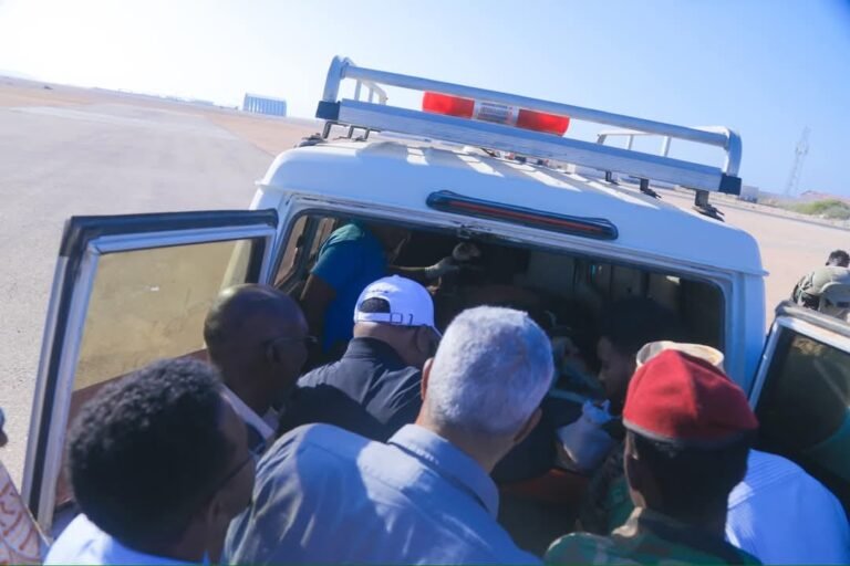 Madaxweyne Dani oo Garoonka diyaaradaha Boosaaso ugu Tagay Saraakiil ku Soo dhawacantay Dagaalka Daacish.